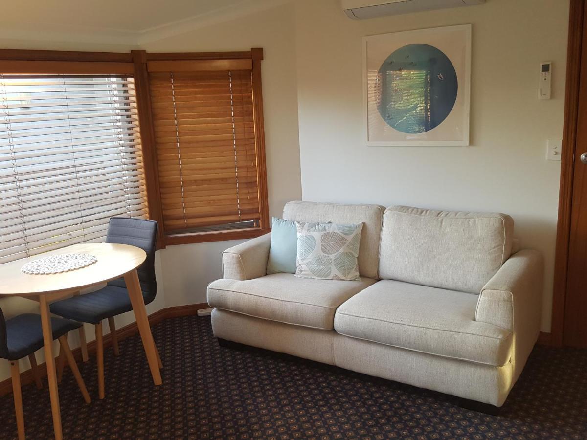 Above The River Karapiro Bed & Breakfast Exterior photo