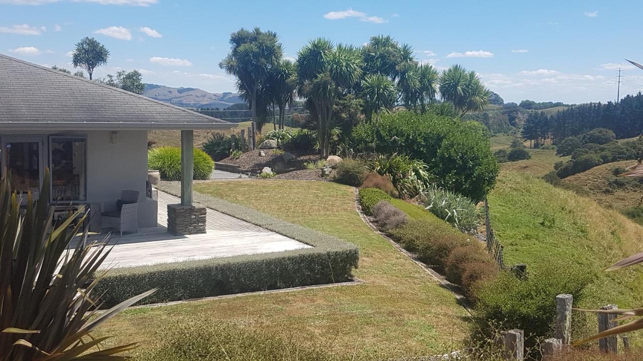 Above The River Karapiro Bed & Breakfast Exterior photo